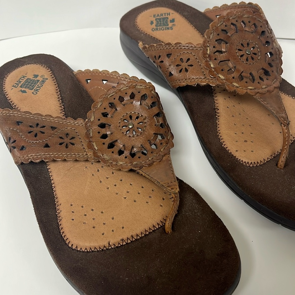 Earth Origins leather upper brown thong sandal size 9